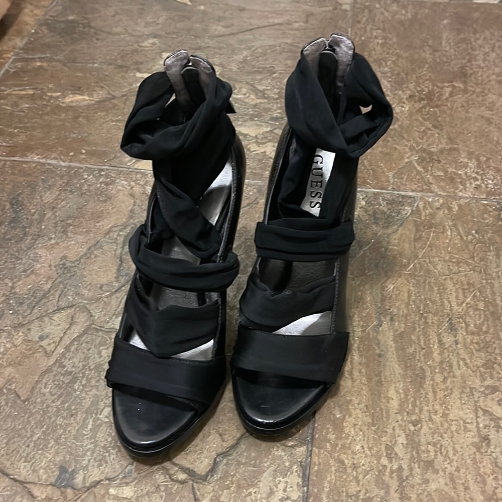 Guess strappy black sandals